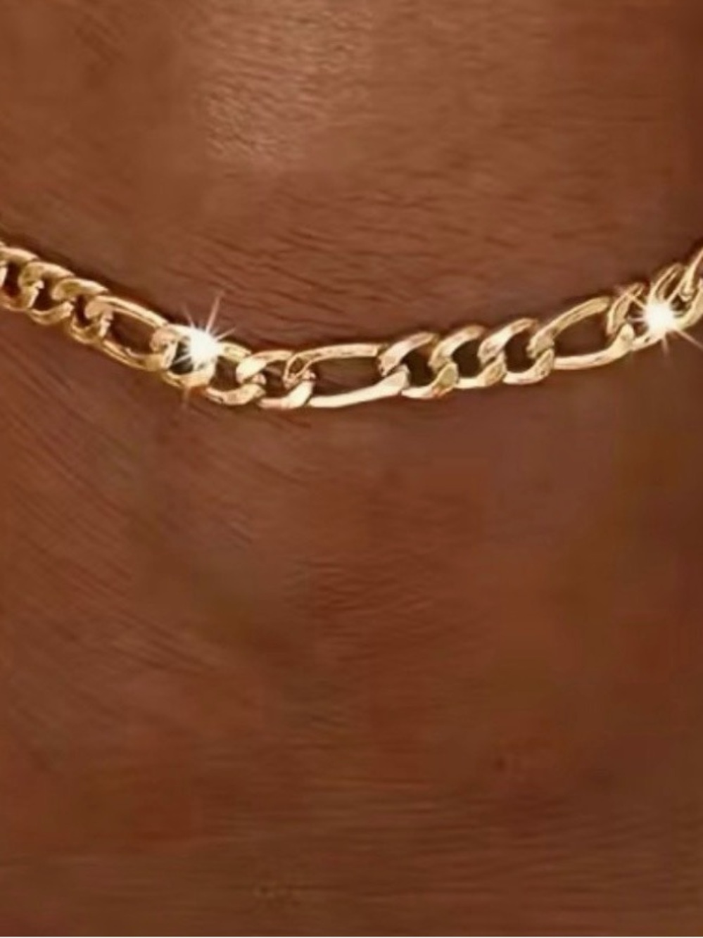 A Stylish and Minimalist Chain Anklet